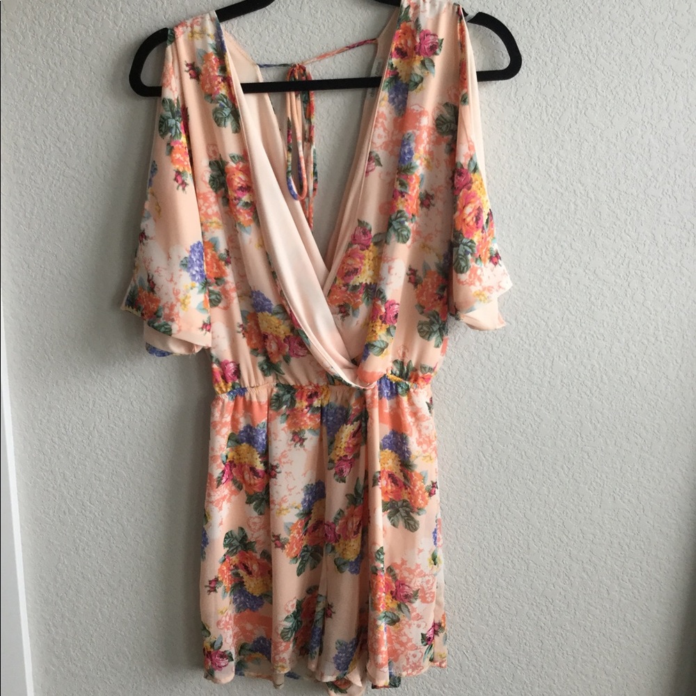 Floral print romper with open sleeves